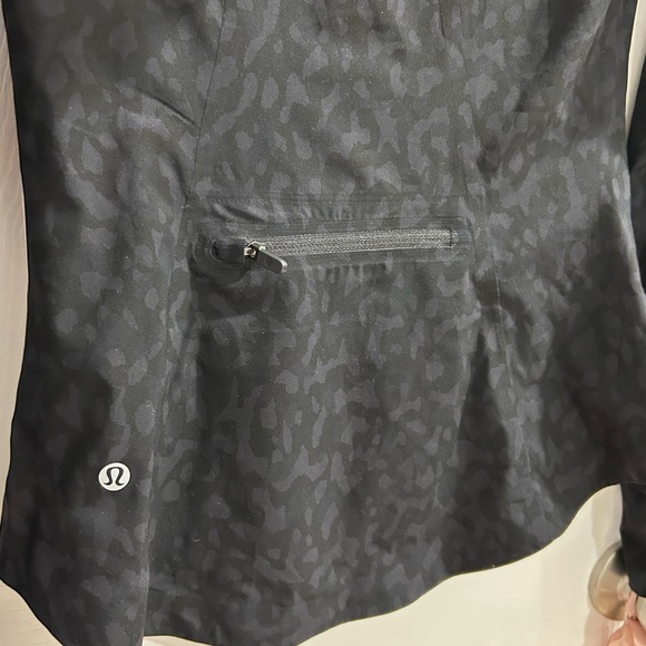 Lululemon Cross Chill Performance Jacket - Picture 4 of 5
